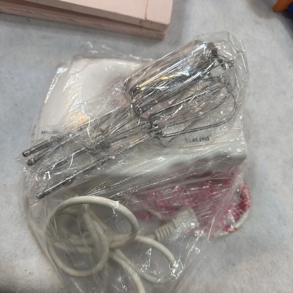 Hamilton Beach 6-Speed Electric Hand Mixer Works Great Good Condition Used. 4 At
